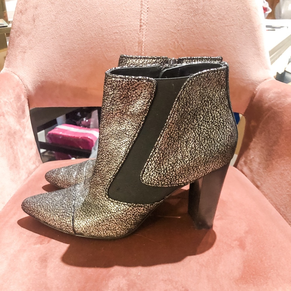 Donald J Pliner Heeled Boots, size 9